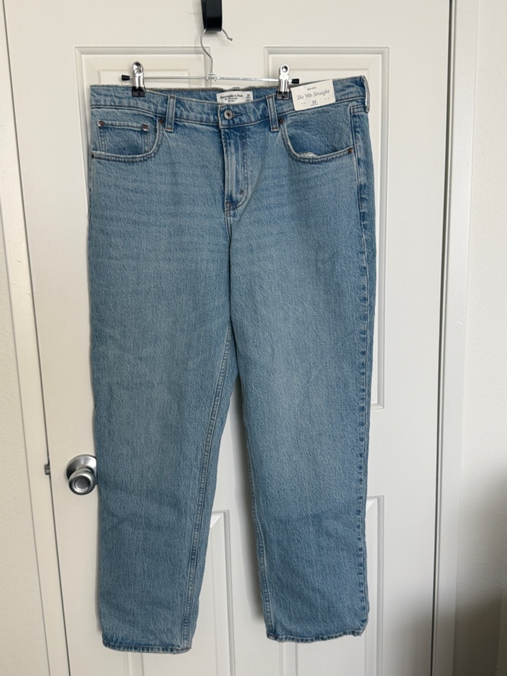 Abercrombie & Fitch The 90’s Straight Mid Rise Jeans